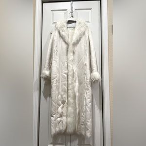 Beautiful Off white vintage Bebe coat
